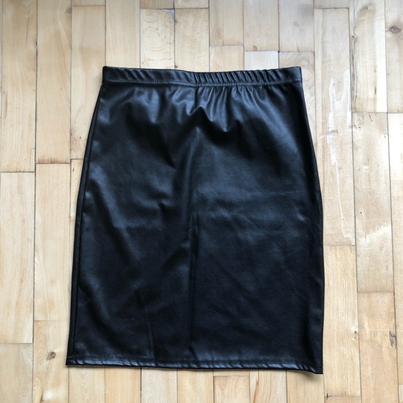Black pleather skirt - Picture 1 of 3